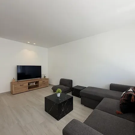 Agua Plaza T2 With Pool & Ac דירה