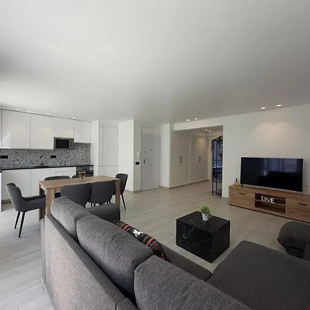 Agua Plaza T2 With Pool & Ac *